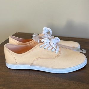 🔥NWT Universal Threads 10.5 Women’s Peach Orange Colored Slip on sneakers